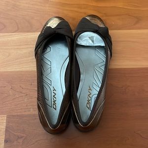 Edith bronze DKNY flats with bow detail. Size 8.5